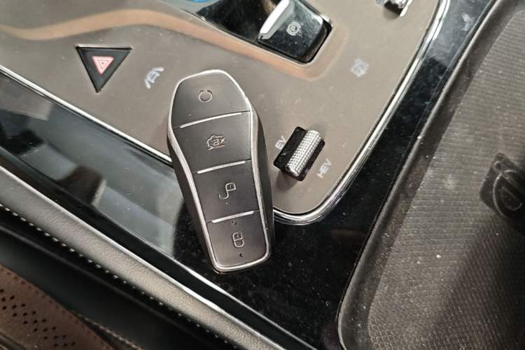 Used BYD Tang New Energy 2023 DM-i Champion Edition 112KM Prestige Model Vehicle Key