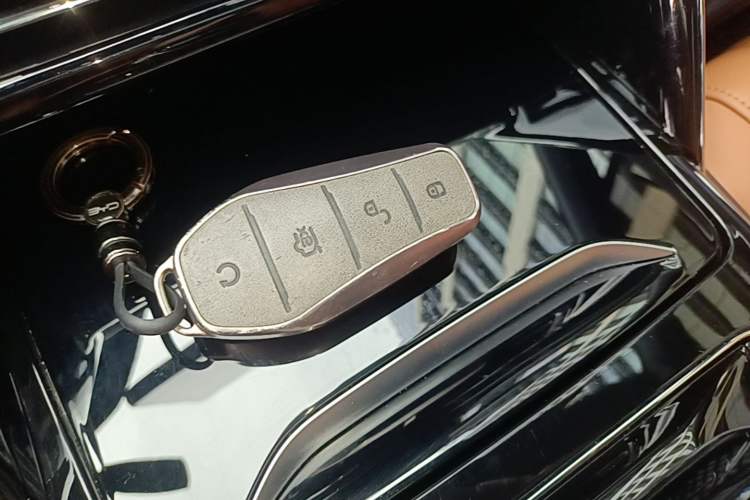 Used BYD Tang New Energy 2023 DM-i Champion Edition 112KM Prestige Model Vehicle Key