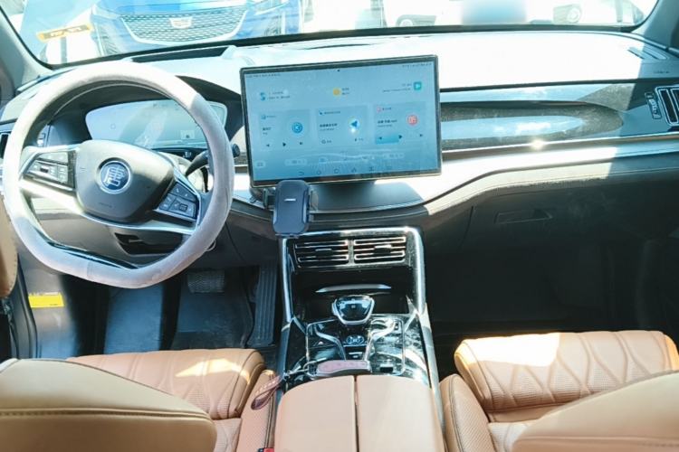 Used BYD Tang New Energy 2023 DM-i Champion Edition 112KM Prestige Model Center Console