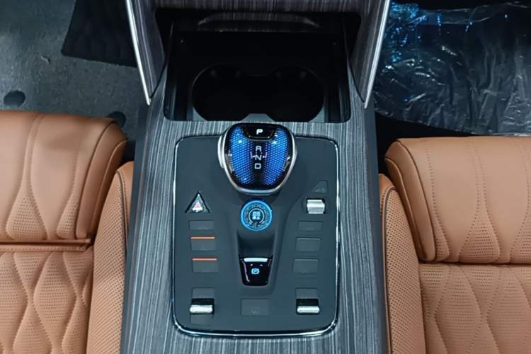 Used BYD Tang New Energy 2023 DM-i Champion Edition 112KM Prestige Model Gear Lever