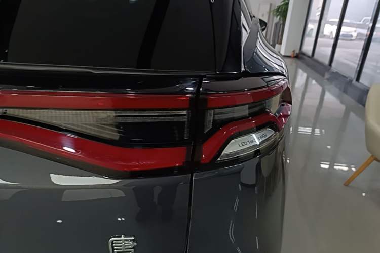Used BYD Tang New Energy 2023 DM-i Champion Edition 112KM Prestige Model Right Rear Taillight