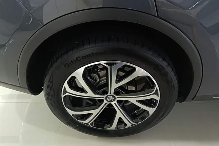 Used BYD Tang New Energy 2023 DM-i Champion Edition 112KM Prestige Model Right Rear Wheel Hub