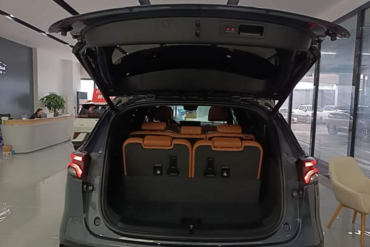 Used BYD Tang New Energy 2023 DM-i Champion Edition 112KM Prestige Model Trunk