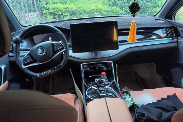 Used BYD Tang New Energy 2023 DM-i Champion Edition 112KM Prestige Model Center Console