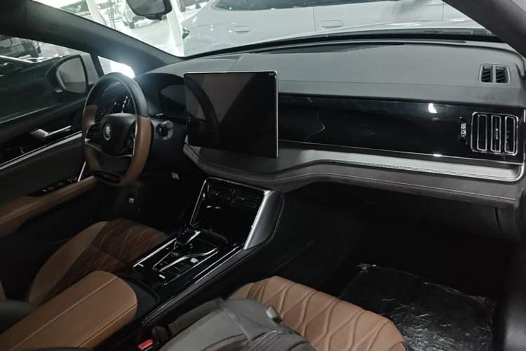 Used BYD Tang New Energy 2023 DM-i Champion Edition 112KM Prestige Model Center Console