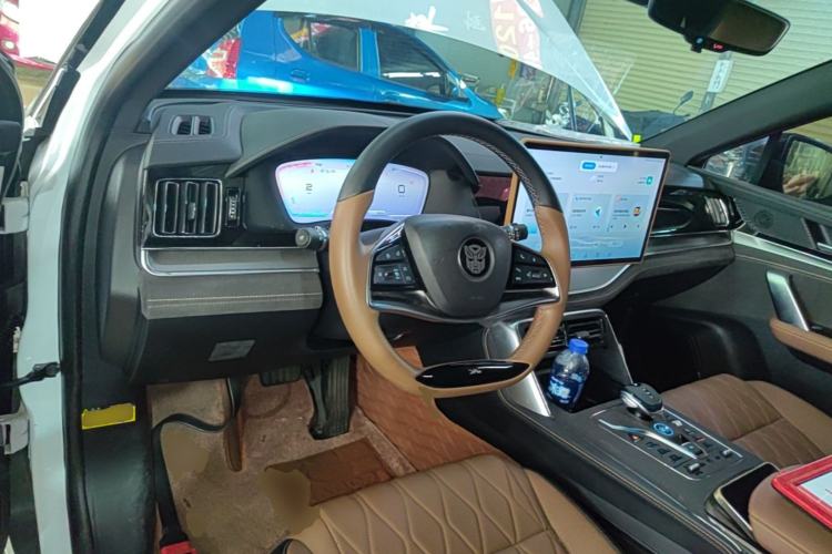 Used BYD Tang New Energy 2023 DM-i Champion Edition 112KM Prestige Model Center Console