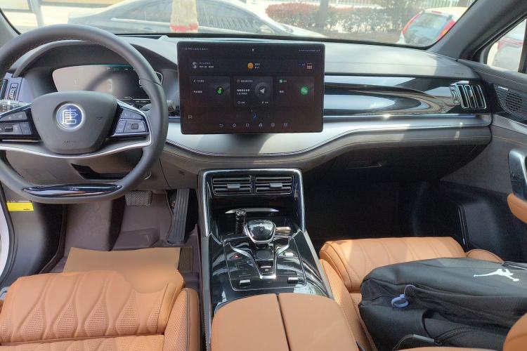 Used BYD Tang New Energy 2023 DM-i Champion Edition 112KM Prestige Model Center Console