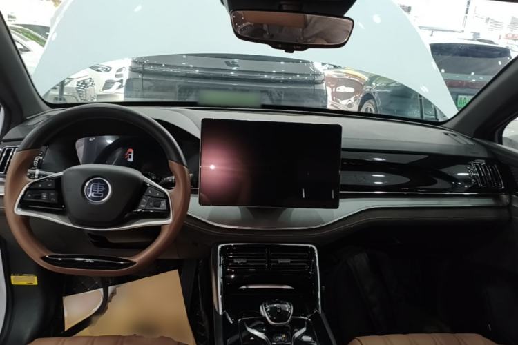 Used BYD Tang New Energy 2023 DM-i Champion Edition 112KM Prestige Model Center Console