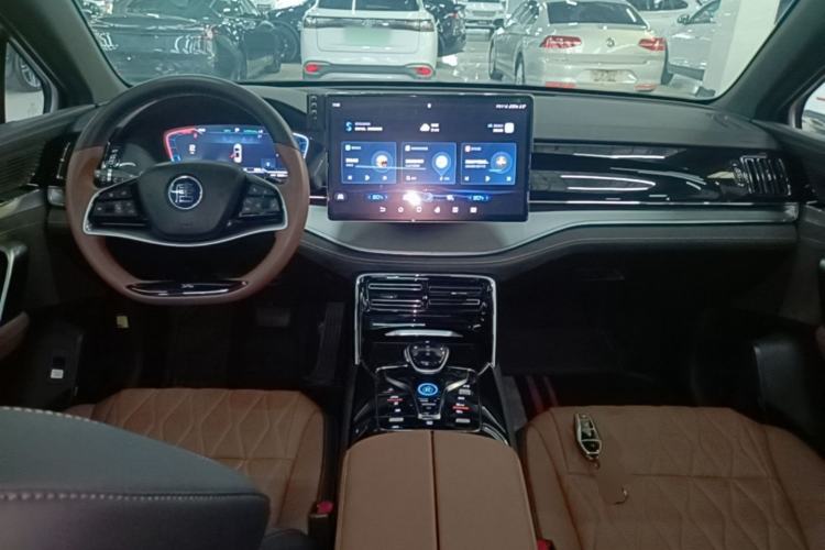 Used BYD Tang New Energy 2023 DM-i Champion Edition 112KM Prestige Model Center Console
