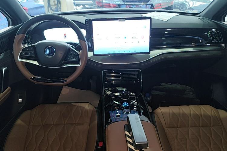 Used BYD Tang New Energy 2023 DM-i Champion Edition 112KM Prestige Model Center Console