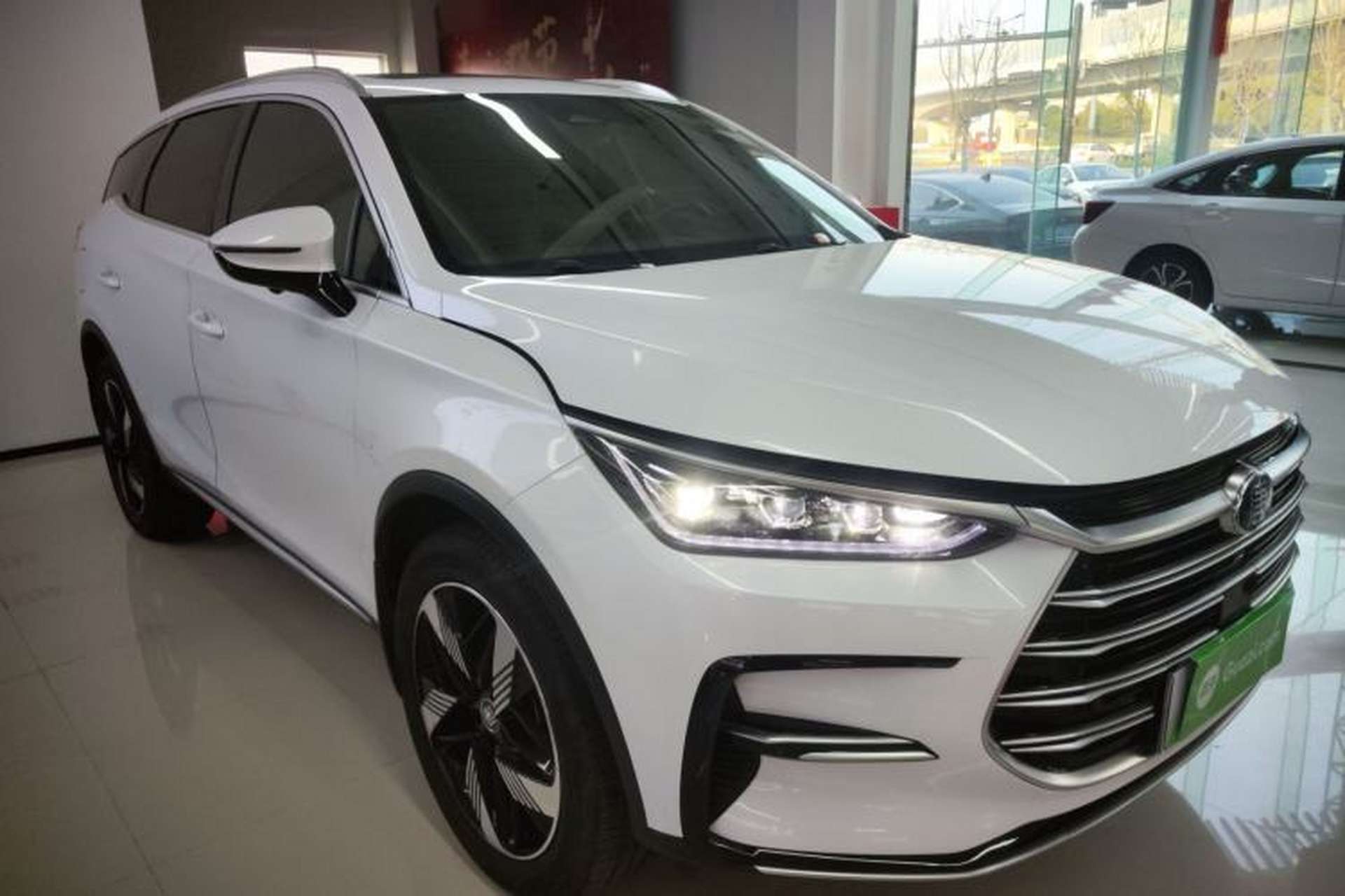 Used BYD Tang New Energy 2023 DM-i Champion Edition 112KM Prestige Model Front Right 45 Deg