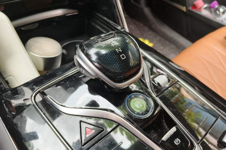 Used BYD Tang New Energy 2023 DM-i Champion Edition 112KM Prestige Model Gear Lever