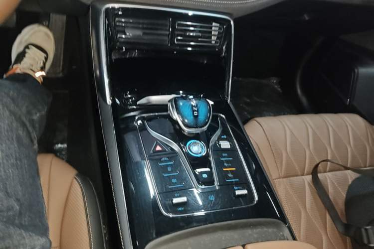 Used BYD Tang New Energy 2023 DM-i Champion Edition 112KM Prestige Model Gear Lever