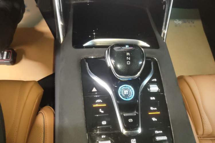Used BYD Tang New Energy 2023 DM-i Champion Edition 112KM Prestige Model Gear Lever