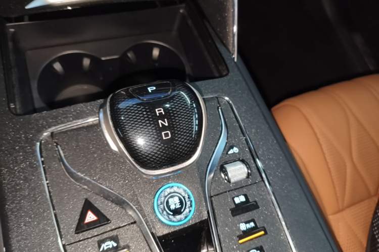 Used BYD Tang New Energy 2023 DM-i Champion Edition 112KM Prestige Model Gear Lever