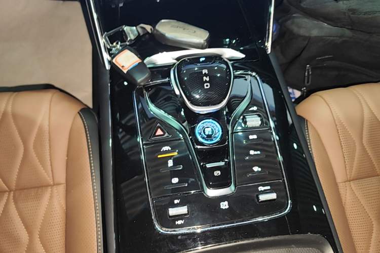 Used BYD Tang New Energy 2023 DM-i Champion Edition 112KM Prestige Model Gear Lever
