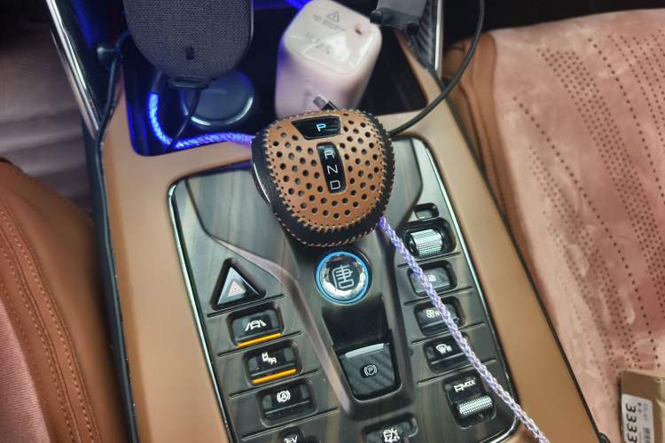 Used BYD Tang New Energy 2023 DM-i Champion Edition 112KM Prestige Model Gear Lever