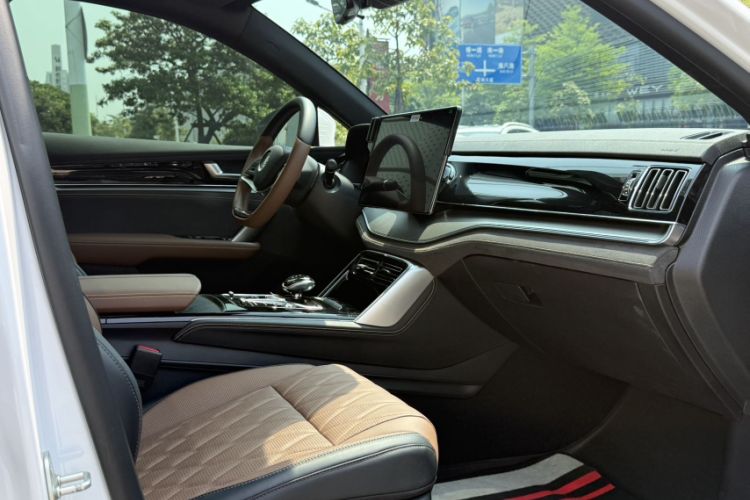 Used BYD Tang New Energy 2023 DM-i Champion Edition 112KM Prestige Model Interior 2