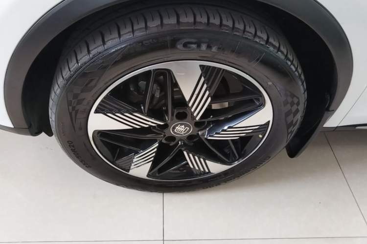 Used BYD Tang New Energy 2023 DM-i Champion Edition 112KM Prestige Model Left Front Wheel Hub