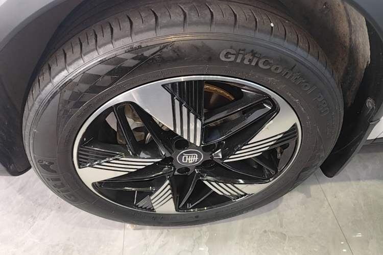 Used BYD Tang New Energy 2023 DM-i Champion Edition 112KM Prestige Model Left Front Wheel Hub