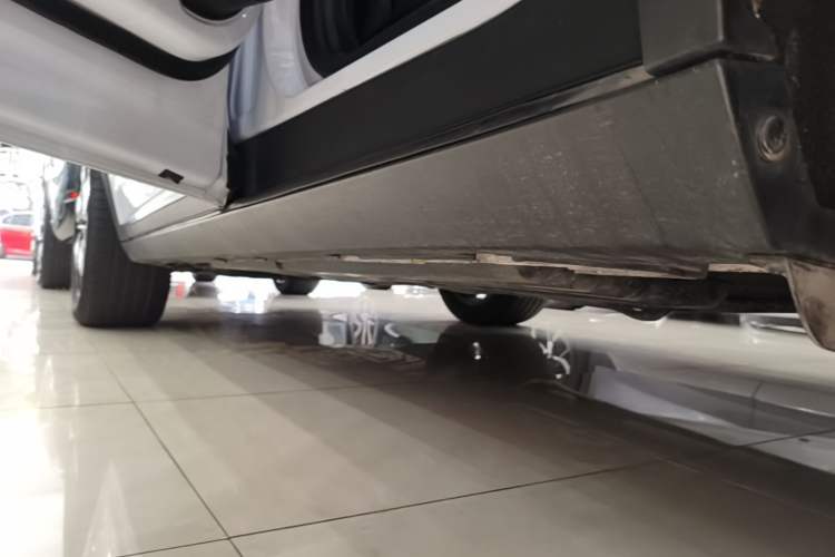 Used BYD Tang New Energy 2023 DM-i Champion Edition 112KM Prestige Model Left Side Sill