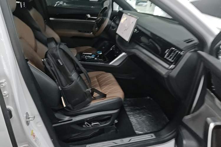 Used BYD Tang New Energy 2023 DM-i Champion Edition 112KM Prestige Model Right Front Seat