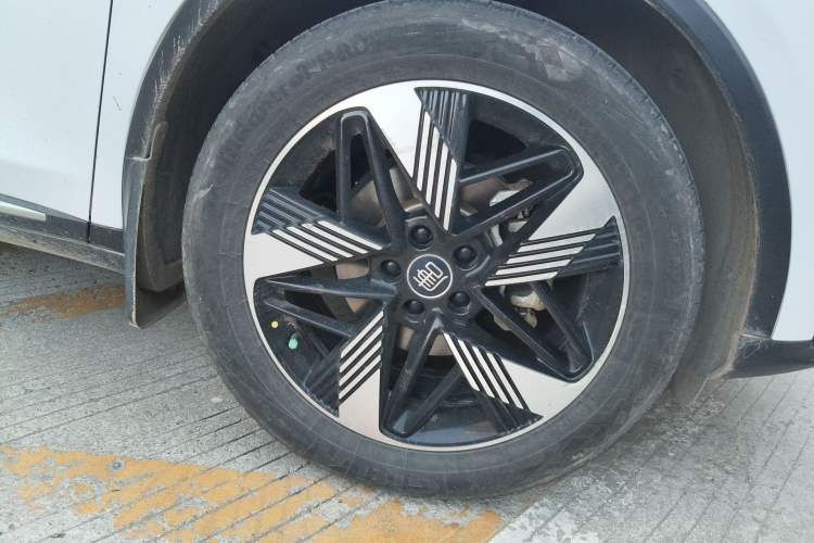 Used BYD Tang New Energy 2023 DM-i Champion Edition 112KM Prestige Model Right Front Wheel Hub
