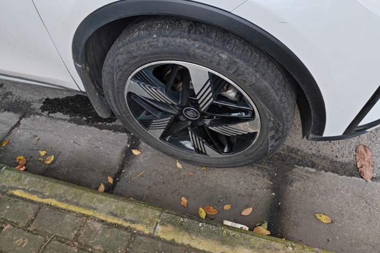Used BYD Tang New Energy 2023 DM-i Champion Edition 112KM Prestige Model Right Front Wheel Hub