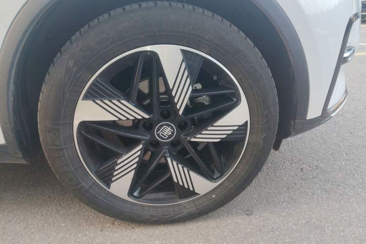 Used BYD Tang New Energy 2023 DM-i Champion Edition 112KM Prestige Model Right Front Wheel Hub