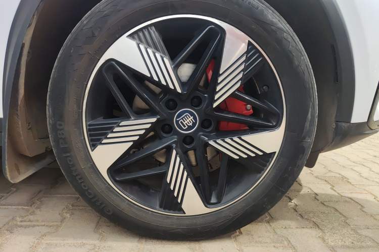 Used BYD Tang New Energy 2023 DM-i Champion Edition 112KM Prestige Model Right Front Wheel Hub