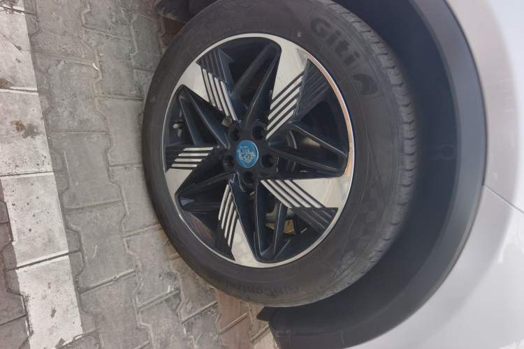 Used BYD Tang New Energy 2023 DM-i Champion Edition 112KM Prestige Model Right Front Wheel Hub