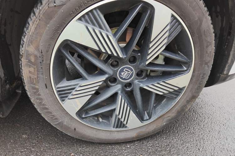 Used BYD Tang New Energy 2023 DM-i Champion Edition 112KM Prestige Model Right Front Wheel Hub