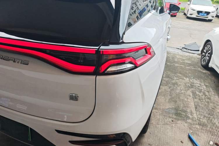 Used BYD Tang New Energy 2023 DM-i Champion Edition 112KM Prestige Model Right Rear Taillight
