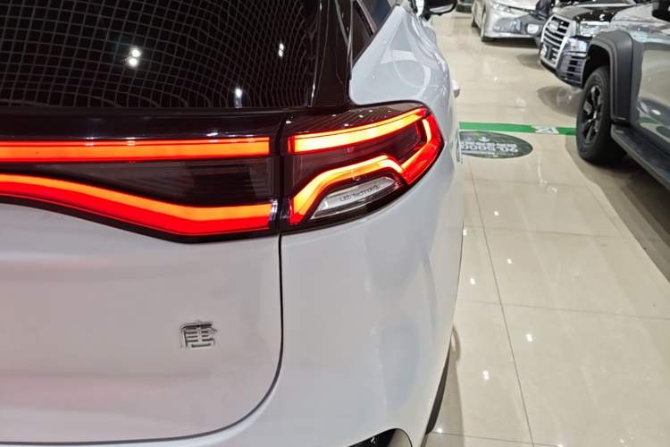 Used BYD Tang New Energy 2023 DM-i Champion Edition 112KM Prestige Model Right Rear Taillight