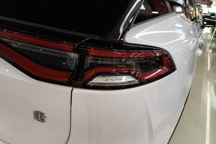 Used BYD Tang New Energy 2023 DM-i Champion Edition 112KM Prestige Model Right Rear Taillight