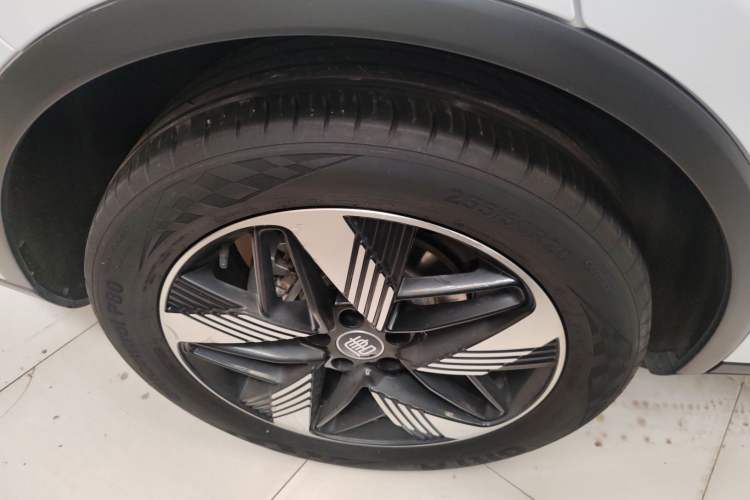 Used BYD Tang New Energy 2023 DM-i Champion Edition 112KM Prestige Model Right Rear Wheel Hub