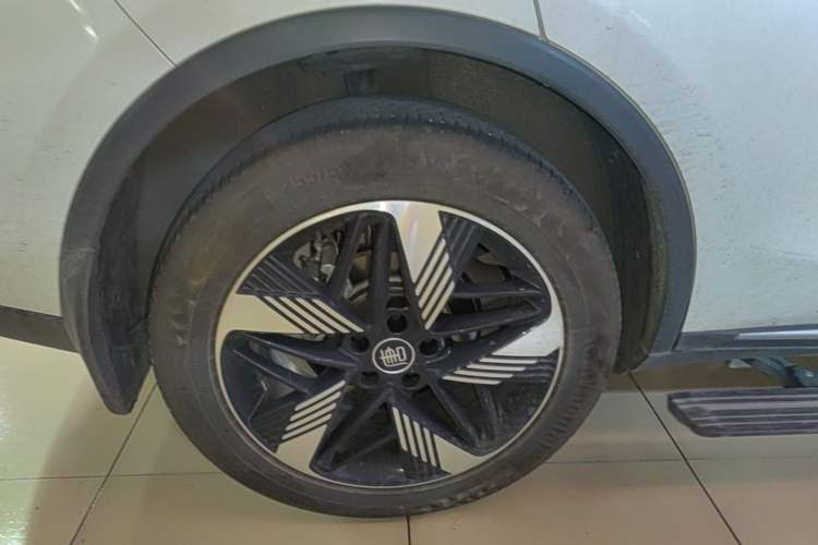Used BYD Tang New Energy 2023 DM-i Champion Edition 112KM Prestige Model Right Rear Wheel Hub