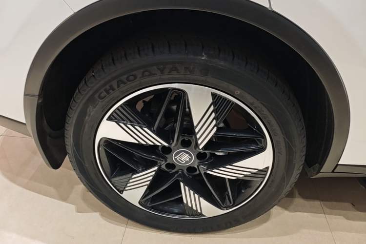 Used BYD Tang New Energy 2023 DM-i Champion Edition 112KM Prestige Model Right Rear Wheel Hub