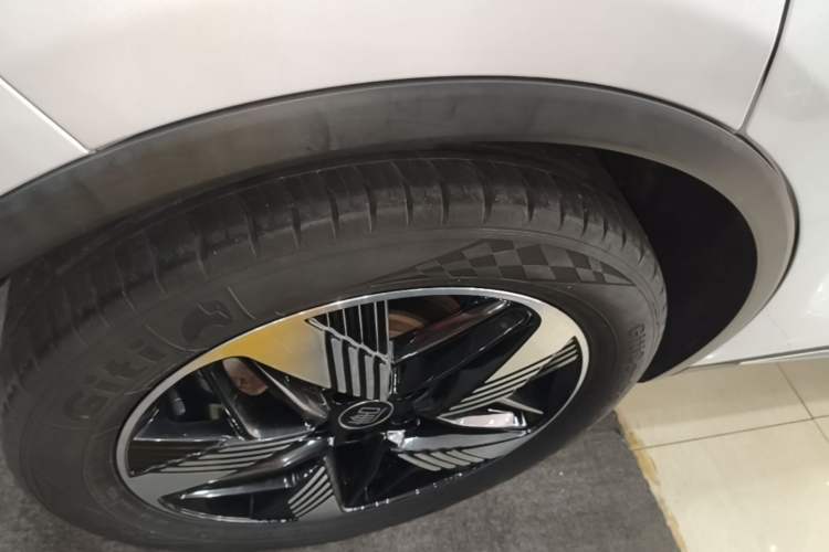 Used BYD Tang New Energy 2023 DM-i Champion Edition 112KM Prestige Model Right Rear Wheel Hub