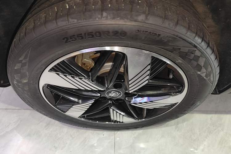 Used BYD Tang New Energy 2023 DM-i Champion Edition 112KM Prestige Model Right Rear Wheel Hub