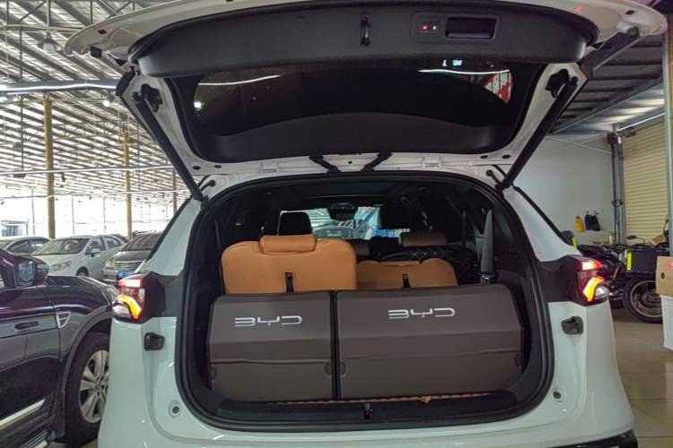 Used BYD Tang New Energy 2023 DM-i Champion Edition 112KM Prestige Model Trunk