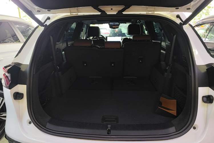 Used BYD Tang New Energy 2023 DM-i Champion Edition 112KM Prestige Model Trunk