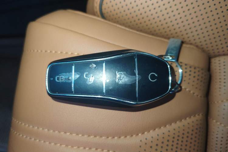 Used BYD Tang New Energy 2023 DM-i Champion Edition 112KM Prestige Model Vehicle Key