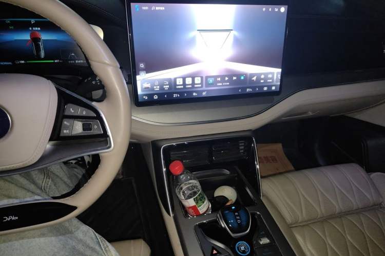 Used BYD Tang New Energy 2024 EV Glory Edition 600KM Premium Model Audio And AC Panel