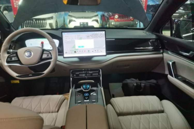 Used BYD Tang New Energy 2024 EV Champion Edition 730KM Deluxe Model Audio And AC Panel
