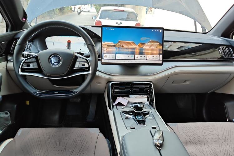 Used BYD Tang New Energy 2024 EV Glory Edition 635KM All-Wheel-Drive Flagship Model Center Console