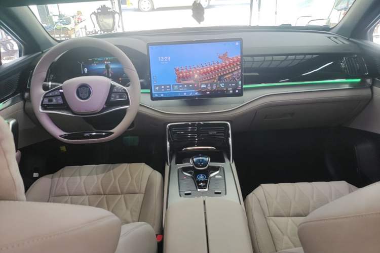 Used BYD Tang New Energy 2024 DM-i Glory Edition 112KM Prestige Model Center Console