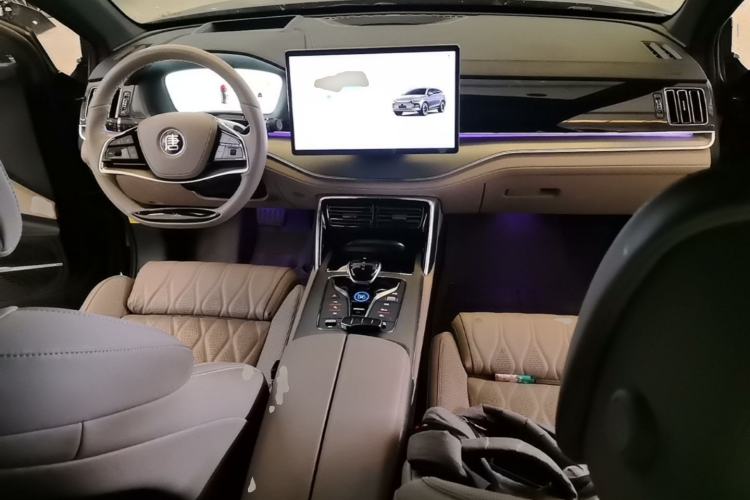 Used BYD Tang New Energy 2024 DM-i Glory Edition 112KM Flagship Model Center Console