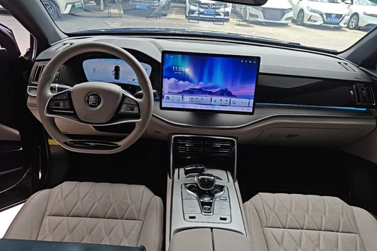 Used BYD Tang New Energy 2024 DM-i Glory Edition 112KM Prestige Model Center Console