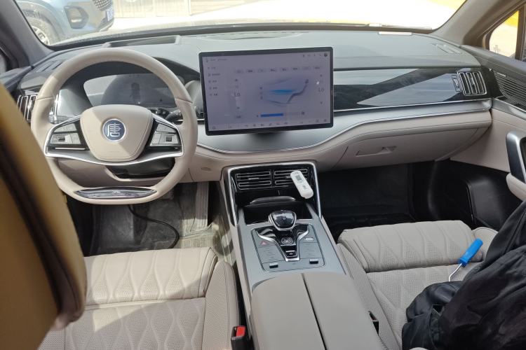 Used BYD Tang New Energy 2024 DM-i Glory Edition 112KM Flagship Model Center Console